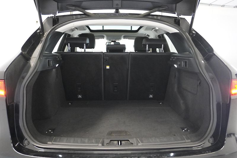 Jaguar F-Pace 3.0D 221 kW 4x4 AUTOMAT 8st. - fotka 29 z 36
