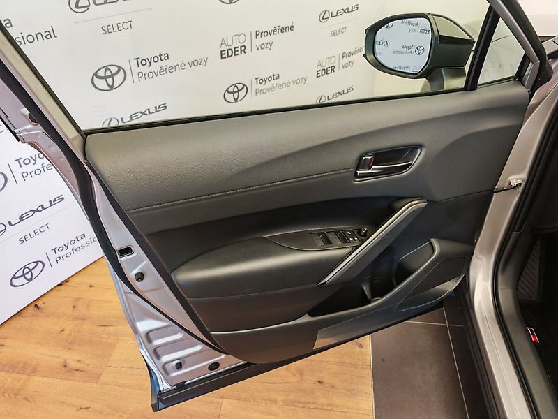 Toyota Corolla Cross 2.0 Hybrid ( 178 k ) 4x4 GR SP - fotka 22 z 42