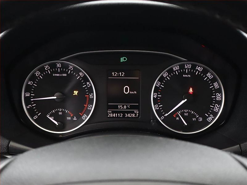 Škoda Octavia (2012) 2.0 TDI, Tempomat - fotka 9 z 14