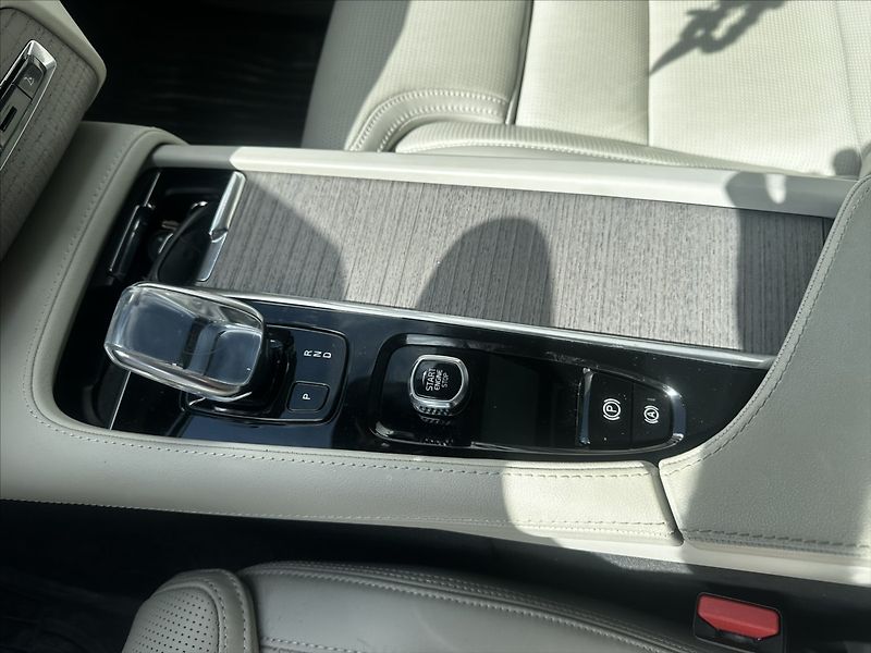 Volvo XC90 2,0 - fotka 18 z 21