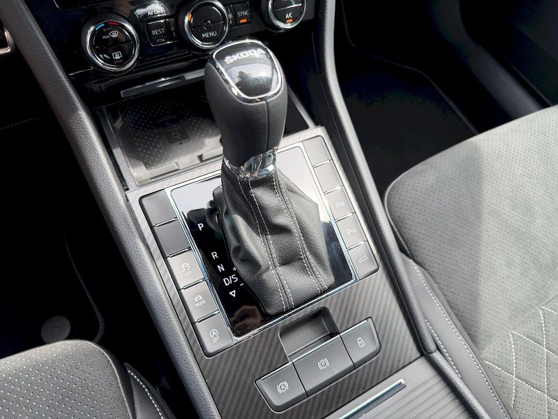 Škoda Superb (2024) Combi 2.0TSI 140kW DSG SportLi - fotka 28 z 35