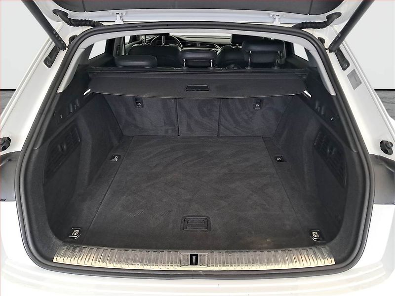 Audi e-tron (2021) S-Line 50 quattro - fotka 14 z 26
