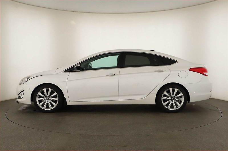 Hyundai i40 (2013) 2.0 GDI, Automat, Navi, Xenony - fotka 3 z 20