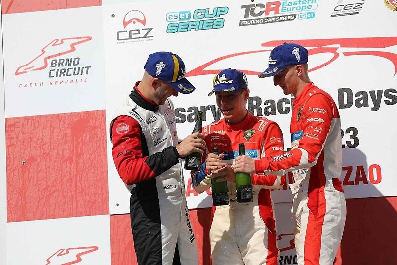 Druhý zářijový víkend patřil na Automotodromu Brno tradiční události Masaryk Racing Days.