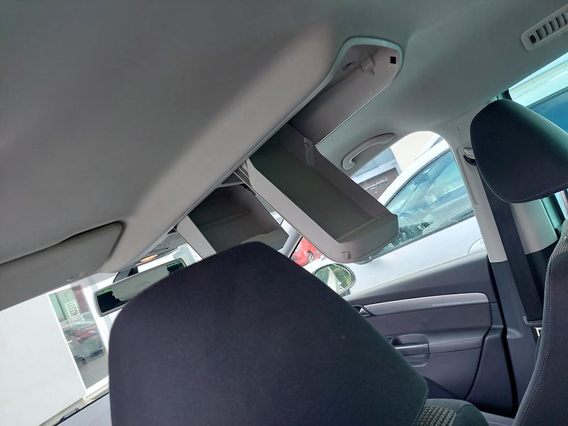 Volkswagen Sharan (2012) 2.0TDi 103kW 7míst - fotka 33 z 37