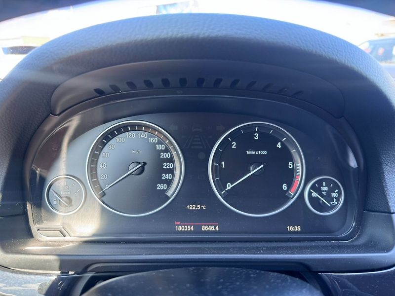 BMW Řada 5 (2014) XDRIVE 520D 2,0 140 KW 2. MAJ - fotka 24 z 47