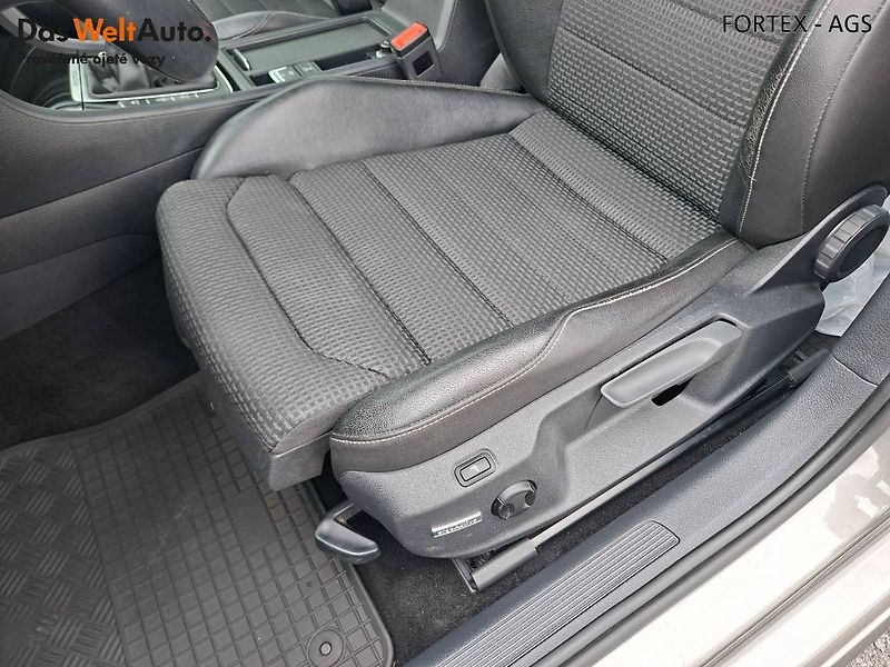 Volkswagen Golf (2014) Variant, 2.0 TDI,110kW,4Motion - fotka 11 z 29