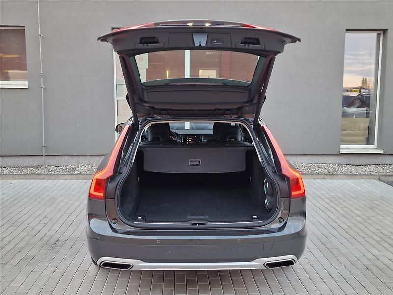 Volvo V90 D4 AWD Cross Country,ČR,1.Maj - fotka 39 z 50