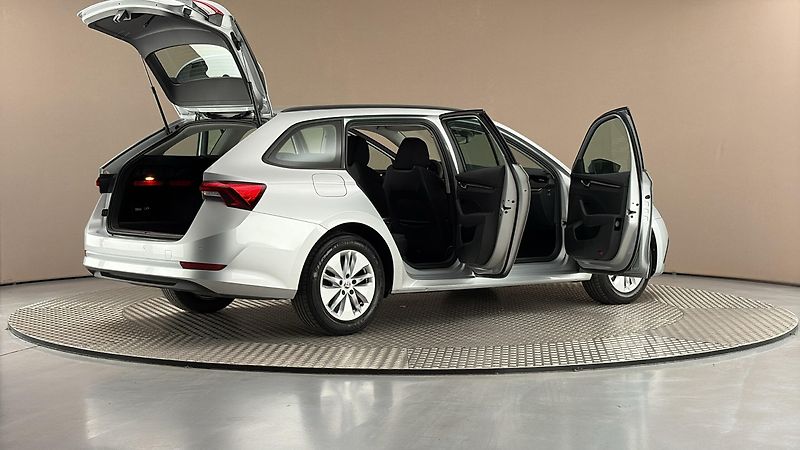 Škoda Octavia 1.0 TSI Ambition Combi - fotka 6 z 24
