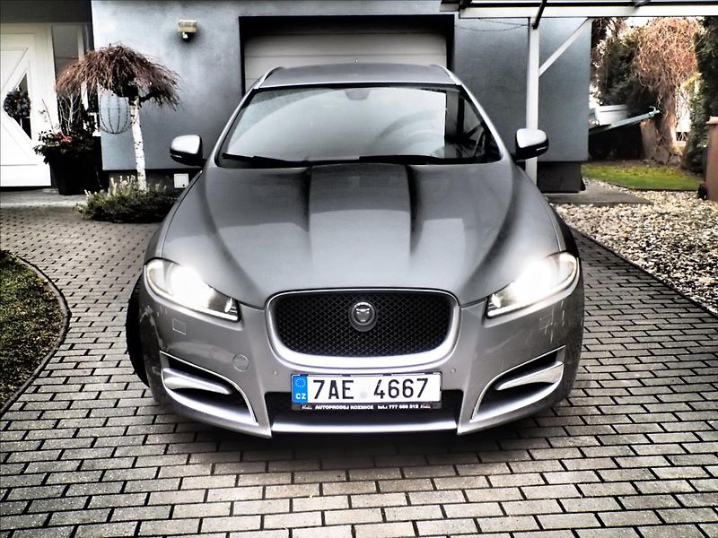 Jaguar XF 3,0 ČR, Automat, Navigace - fotka 2 z 46
