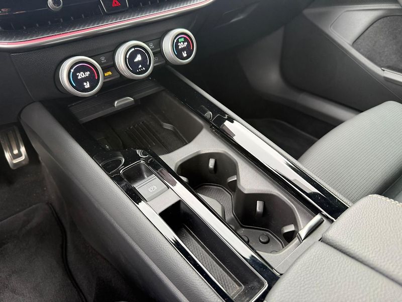 Škoda Superb Sportline 2.0 TDI 110kw DSG Co - fotka 23 z 30