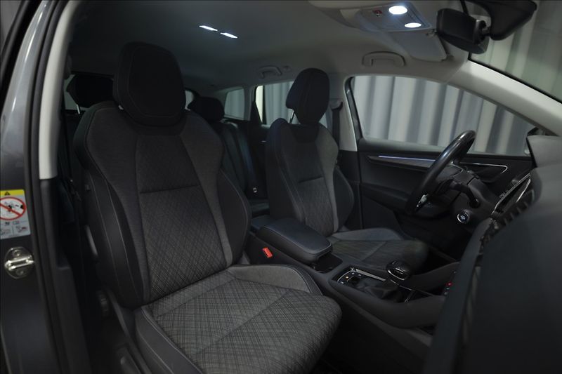 Škoda Karoq 2,0 TDI DSG KEYLESS VÝHŘEV ČR - fotka 9 z 38