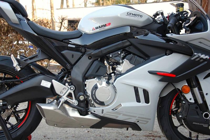 CFMOTO (2026) 675 SR-R GREY - fotka 15 z 25