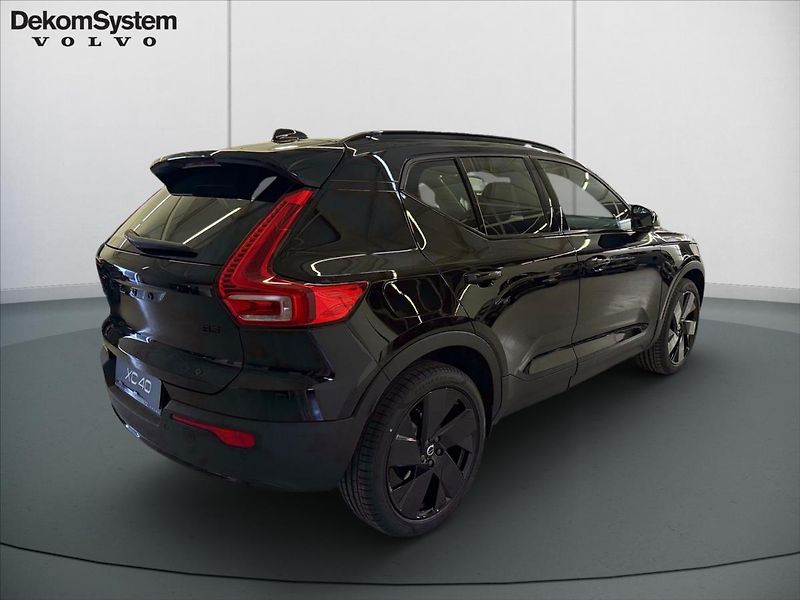 Volvo XC40 (2026) 2,0 B3 Black Edition 3132 - fotka 3 z 15