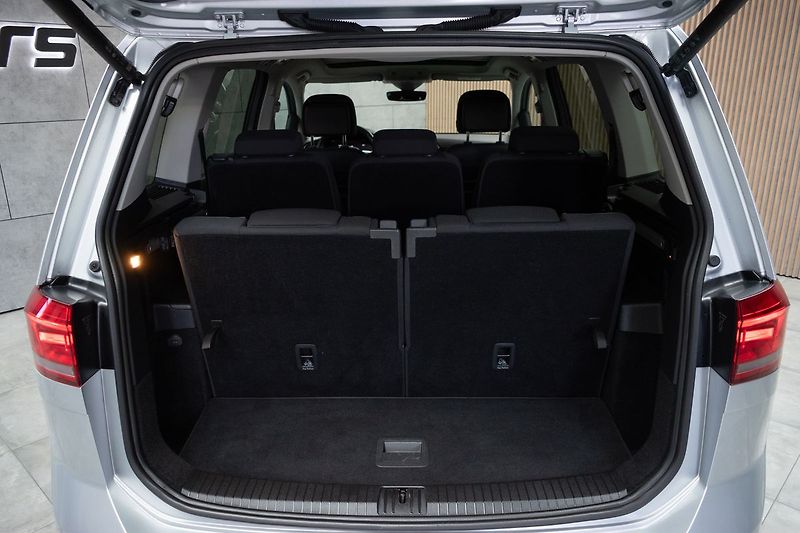 Volkswagen Touran 2.0TDI TAŽNÉ*WEBASTO*DPH*ČR 1M - fotka 46 z 51
