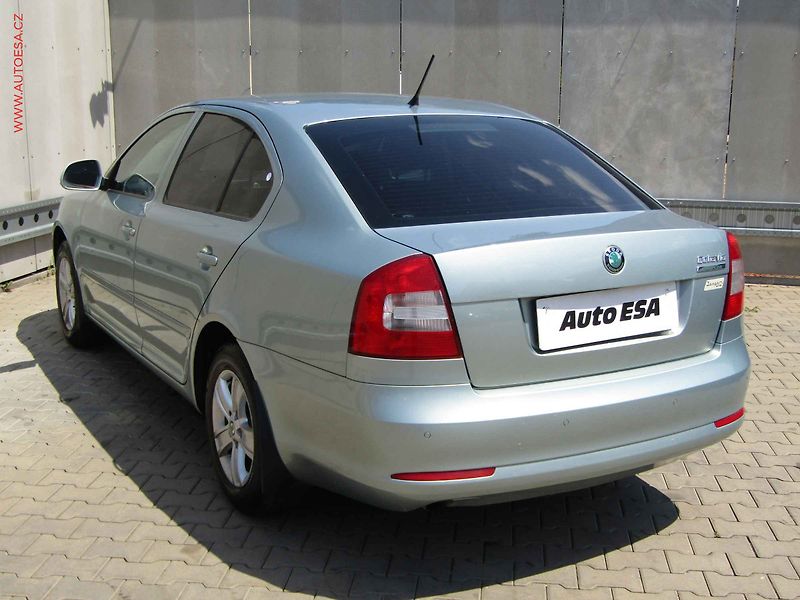 Škoda Octavia (2011) 1.6 TDi, Ambiente - fotka 6 z 16