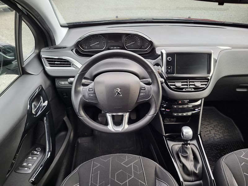 Peugeot 2008 ACTIVE 1.2 PureTech 110k S&S - fotka 9 z 39