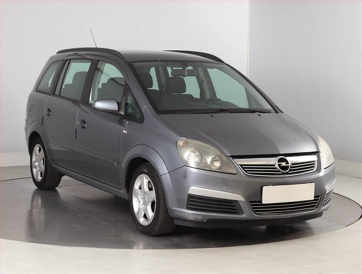Opel Zafira 1.9 CDTI, 7 míst, po STK