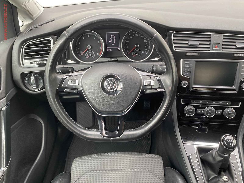 Volkswagen Golf (2017) 1.4 TGi, ČR, Highline - fotka 11 z 17