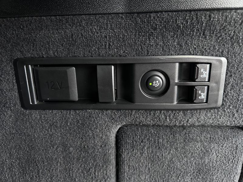 BMW iX xDrive40 Sport Paket - fotka 32 z 33