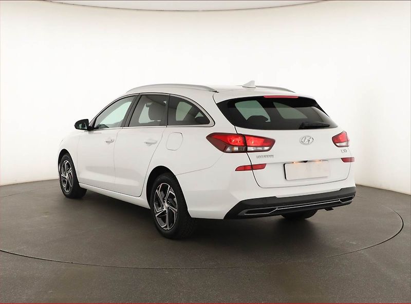 Hyundai i30 (2023) Smart 1.0 T-GDI, ČR,1.maj - fotka 4 z 15