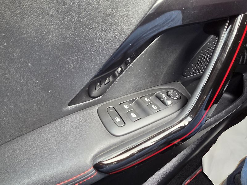 Peugeot 2008 (2019) 1.2 PT 130 GT line MAN 6 - fotka 23 z 30