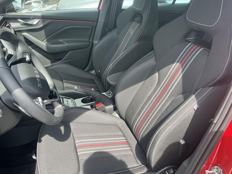Škoda Kamiq (2025) 1,5 TSI DSG MONTE CARLO - fotka 10 z 24
