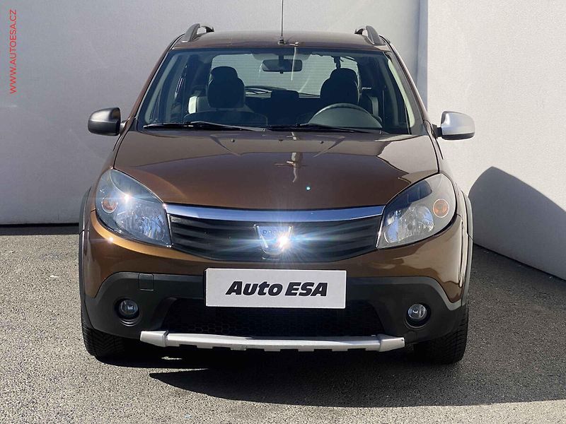 Dacia Sandero (2012) 1.6i, 2.maj, AC - fotka 2 z 15