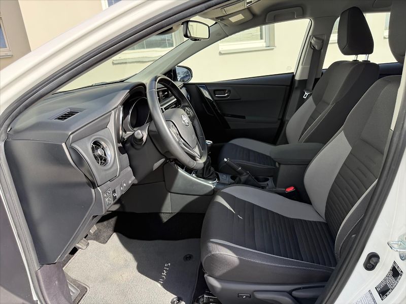 Toyota Auris 1,6 Active Trend - fotka 8 z 20
