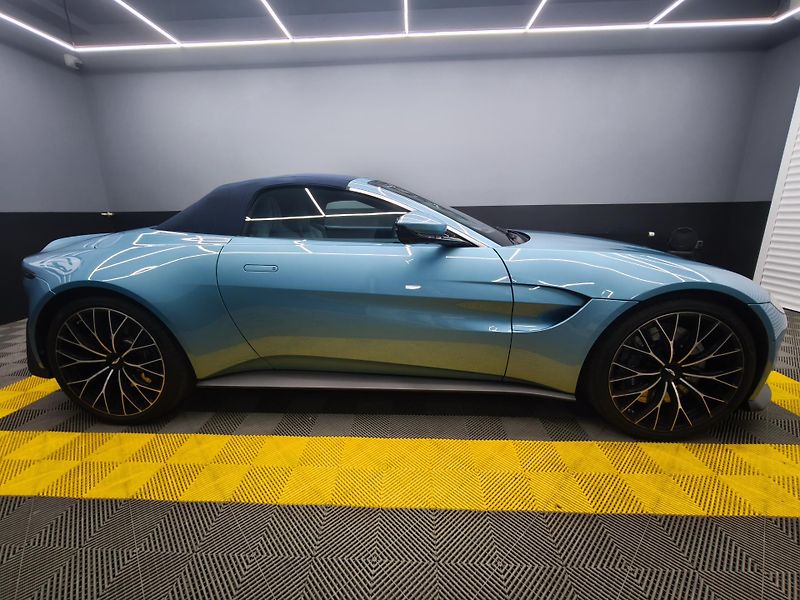 Aston Martin V8 Vantage (2022) - fotka 3 z 33