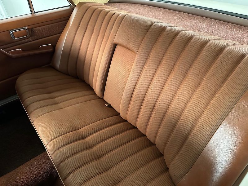 Mercedes-Benz 115 (1973) 114 280E AMG - fotka 23 z 28