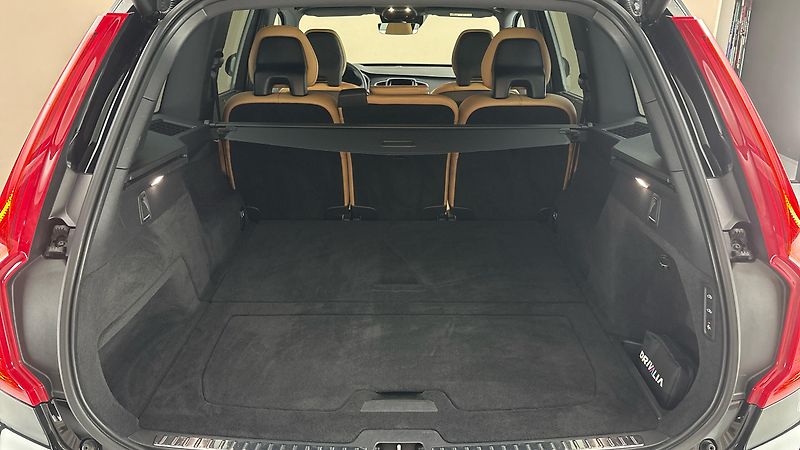 Volvo XC90 2.0 B5 AUT AWD Inscription - fotka 17 z 32