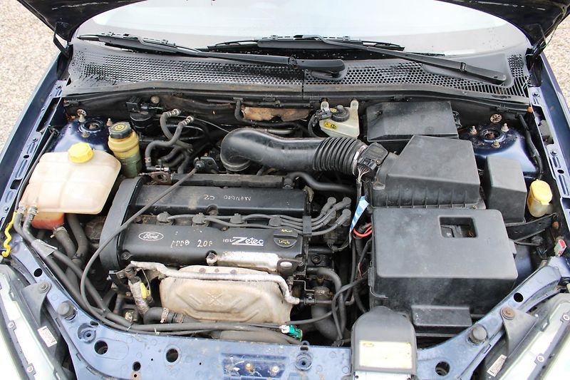 Ford Focus (2003) 2,0i 16V KLIMA ELOKNA VYH.SKLO - fotka 15 z 15