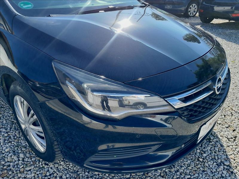 Opel Astra 1,6 CDTi 81kW - fotka 13 z 49