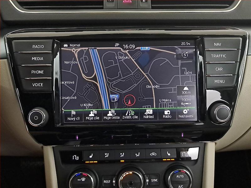 Škoda Superb (2015) Style Plus 1.4 TSI, Automat - fotka 19 z 22