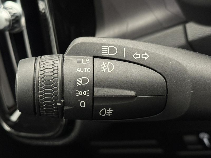 Volvo XC40 T4 RECHARGE ULTIMATE AUT - fotka 30 z 51