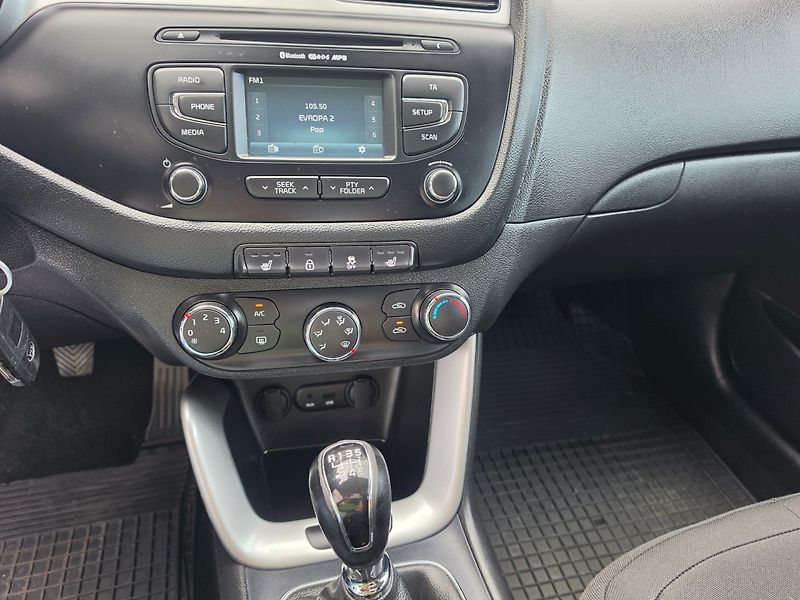Kia Ceed (2015) 1.4 i TOP STAV - fotka 10 z 23