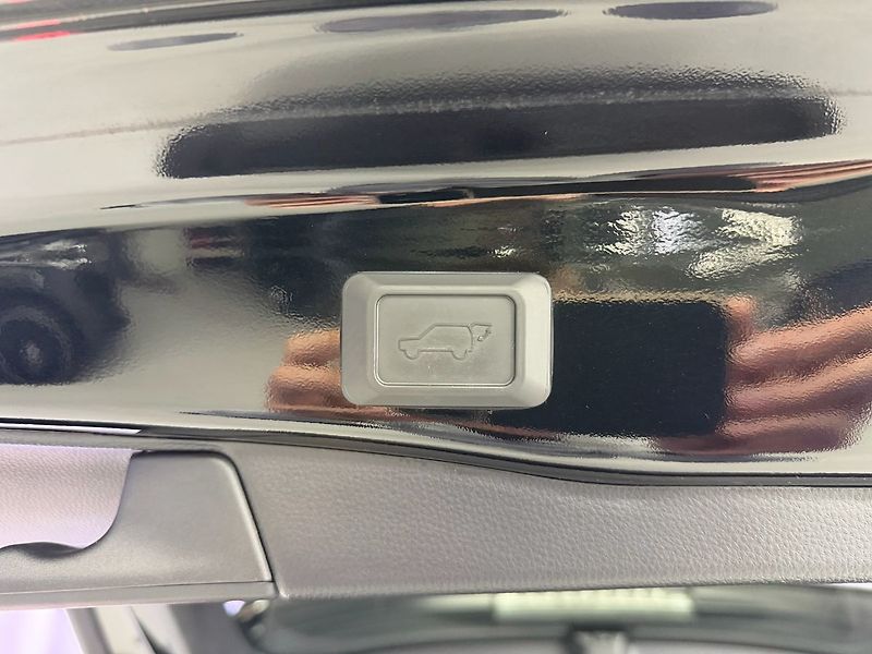 Toyota RAV4 2.5 HYBRID e-CVT 4WD EXECUTIVE - fotka 26 z 28