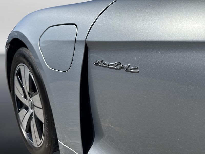 Porsche Taycan Sport Turismo - fotka 27 z 30