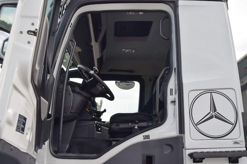 Mercedes-Benz (2018) Arocs 3252 8x4 Bordmatik  - fotka 22 z 27