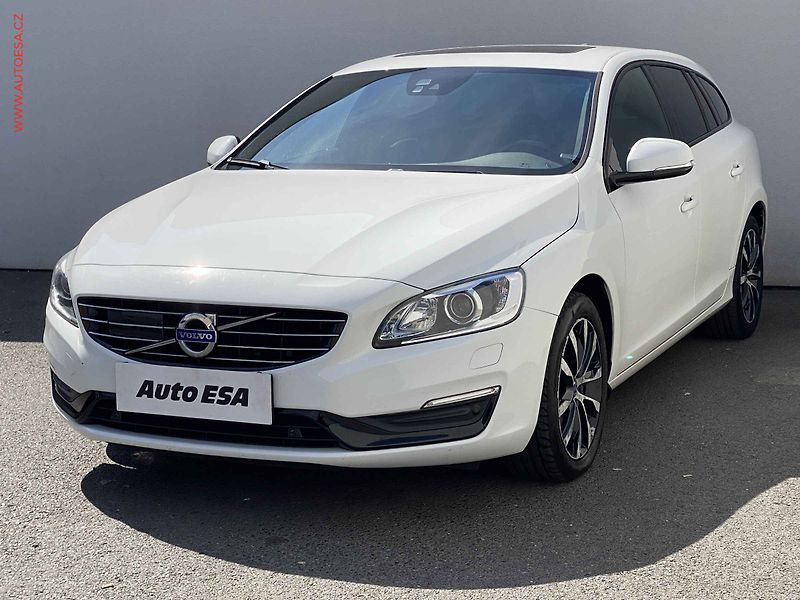 Volvo V60 (2017) 2.0 D, AT, LED, kamera - fotka 3 z 19