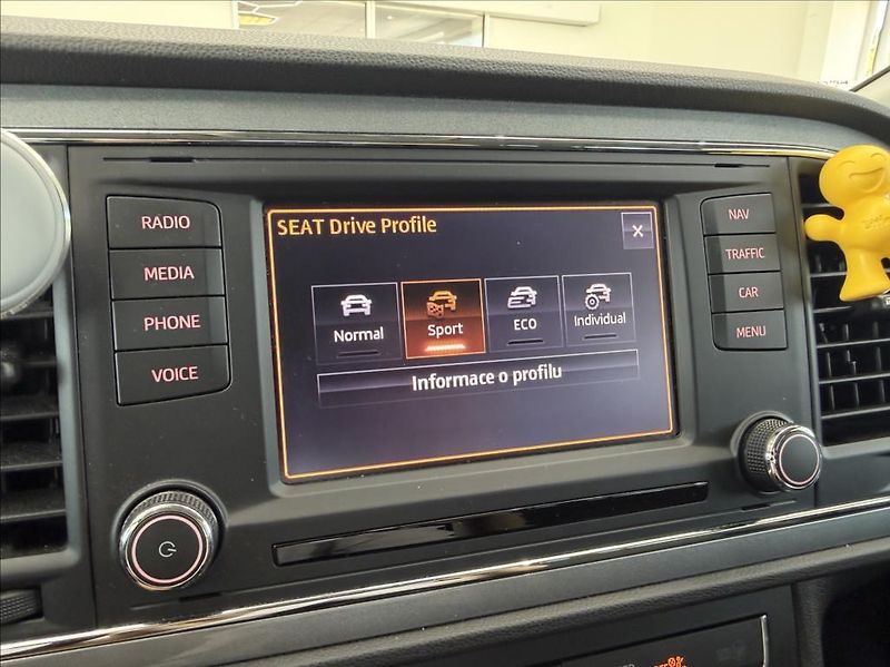 Seat Leon 2,0 TDi, FR-Line, DSG, Navi - fotka 26 z 34