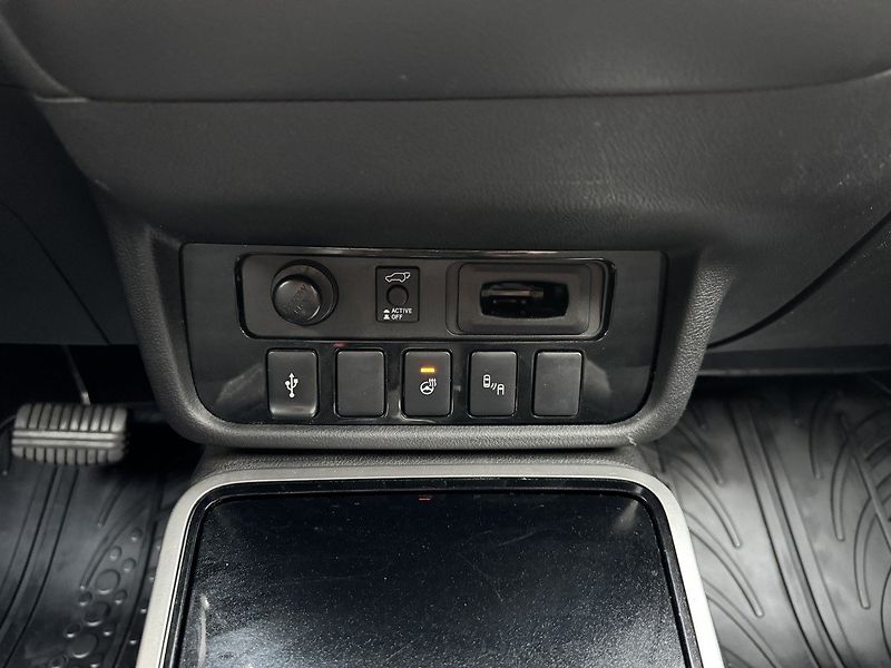 Mitsubishi Outlander (2019) 2.0i Mivec Automat LED 7Míst - fotka 8 z 50