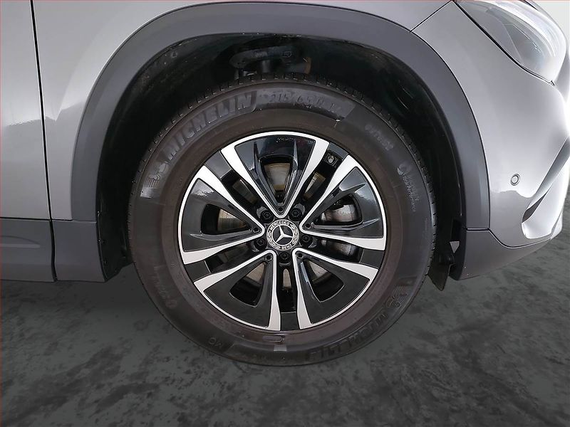 Mercedes-Benz GLA (2024) 180 - fotka 13 z 20