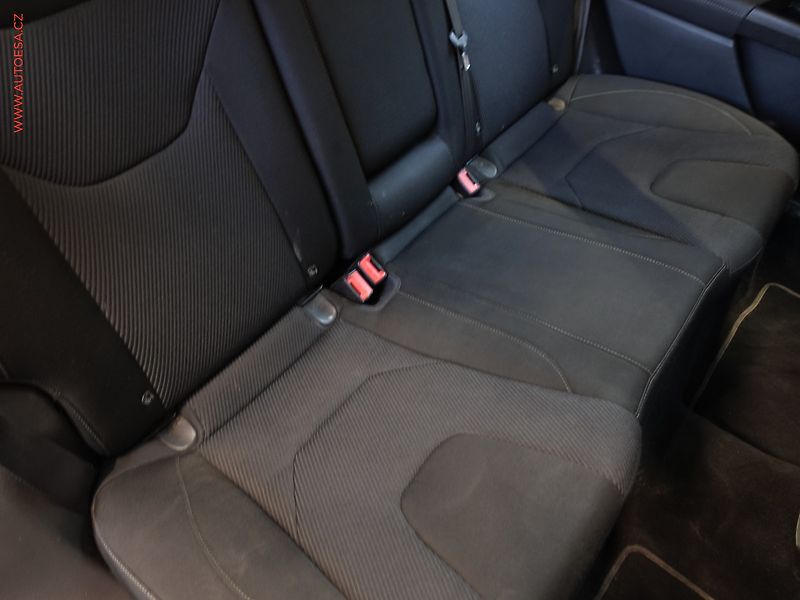 Ford Mondeo (2015) 2.0 TDCi, AT, xenon, park - fotka 12 z 24