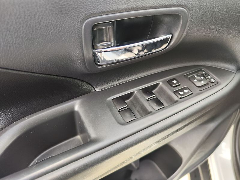Mitsubishi Outlander 2.2 DI-D/110kW 4x4,7 Míst - fotka 32 z 36