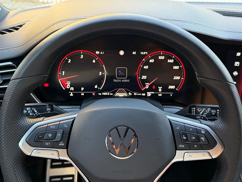 Volkswagen Touareg 30D-R22-NEZ.T-IQ-TAŽ-R LINE - fotka 16 z 30