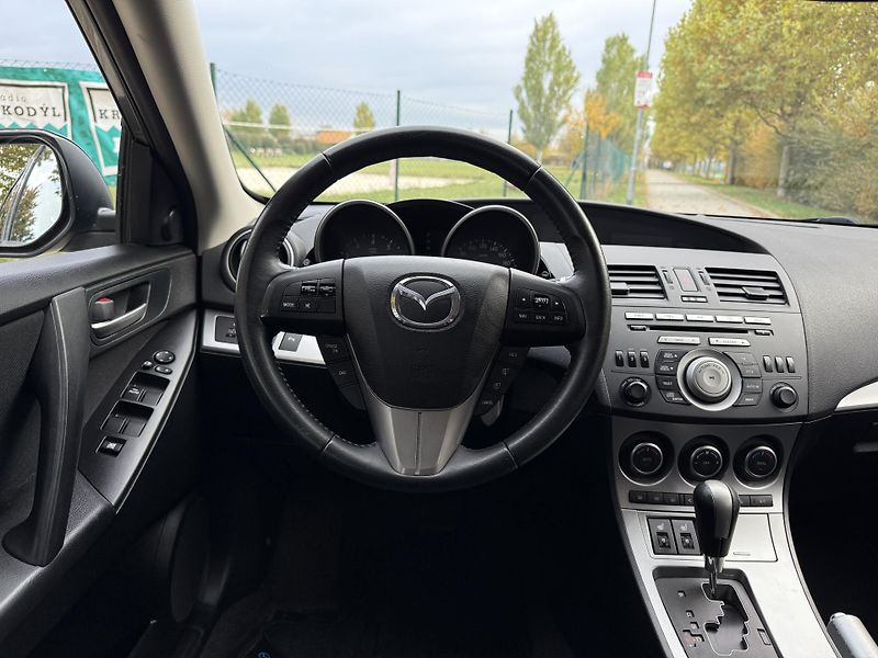 Mazda 3 2.0 Exclusive-Line AUTOMAT - fotka 23 z 33