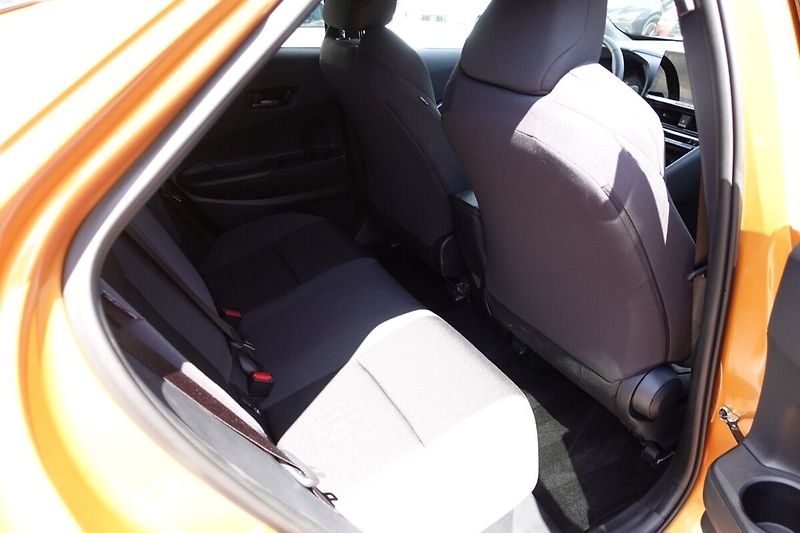 Toyota C-HR 2,0 PHEV Plug-in Style bi-tone - fotka 13 z 33