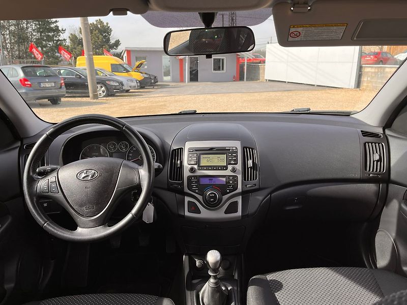 Hyundai i30 1.6CRDI 66kw - fotka 24 z 31